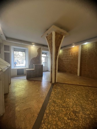 Продам  фасадное коммерческое помещение Центр города Одесса - фото 1