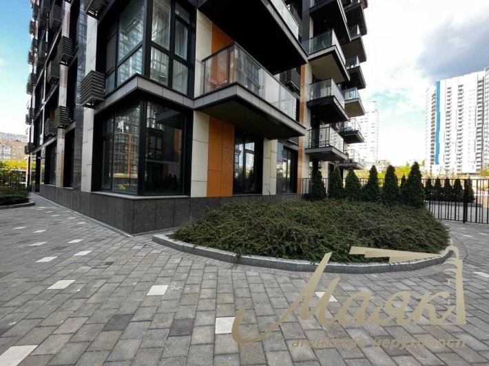 Продажа коммерции 277м2 ЖК Французский квартал 2, от собственника - фото 1