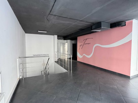 Продаж комерційного приміщення Героїв Упа 73.Фасад. Львів