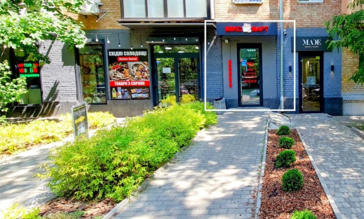 Новопечерские Липки. Возле шлагбаума. Подвысоцкого 10а. Фасад. - фото 1