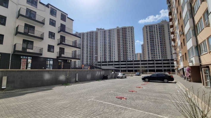 Продам приміщення, фасад на Медичну Алею. Сахарова. 1-й поверх. - фото 1