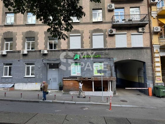 Продаж фасадного приміщення в центрі Києва по вул. Антоновича 13 Центр Київ