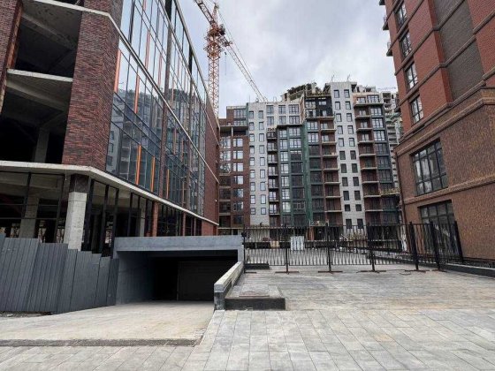 Новий ТЦ у центрі міста. Площа 135кв.м. Фасад! 1й поверх!Власний вхід. Одеса