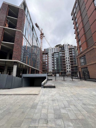 Новий ТЦ у центрі міста. Площа 135кв.м. Фасад! 1й поверх!Власний вхід. - фото 1