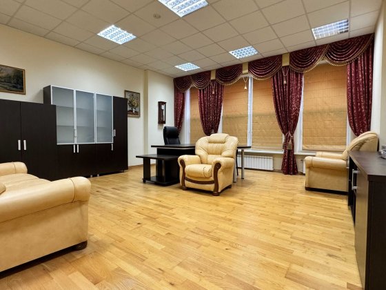 Без% продаж приміщення з окремим входом на Кадетській Гай 6, 143 м.кв. Киев