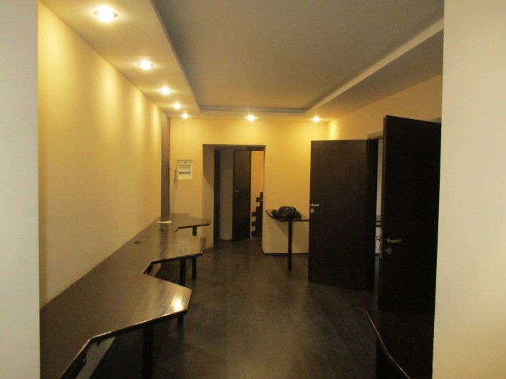 Продається приміщення під офіс у Києві, вул. Вишняківська, 9 - фото 1