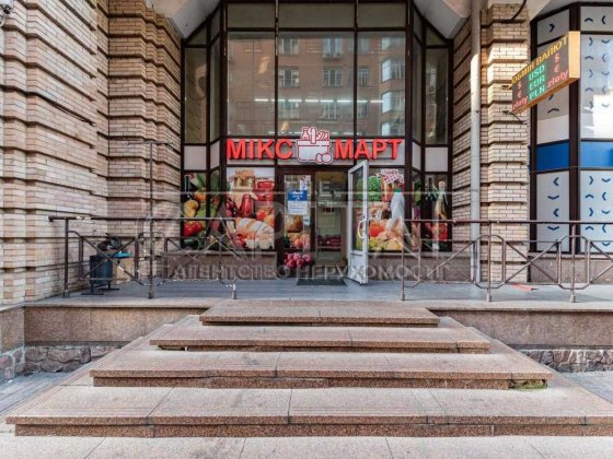 Продаж фасадного приміщення в центрі міста 335 м2 Киев