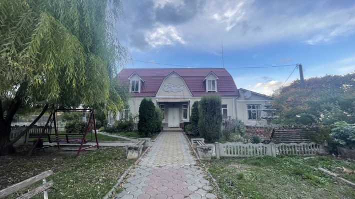 Продам комерційне приміщення діючого кафетерію - фото 1