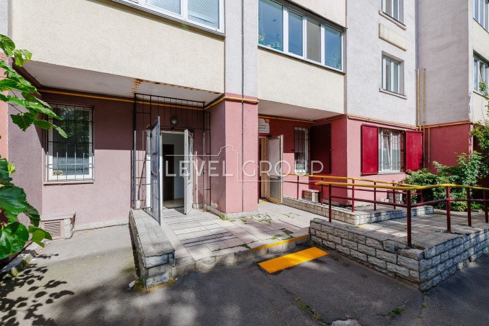 БЕЗ КОМІСІЇ Продаж фасадного приміщення з орендарями, Подільський р-н - фото 1