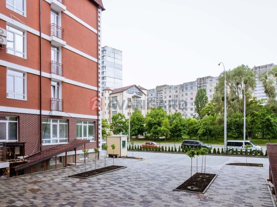 Торг! Продаж приміщення 104.9м2 вул. Д. Луценка 2в Київ