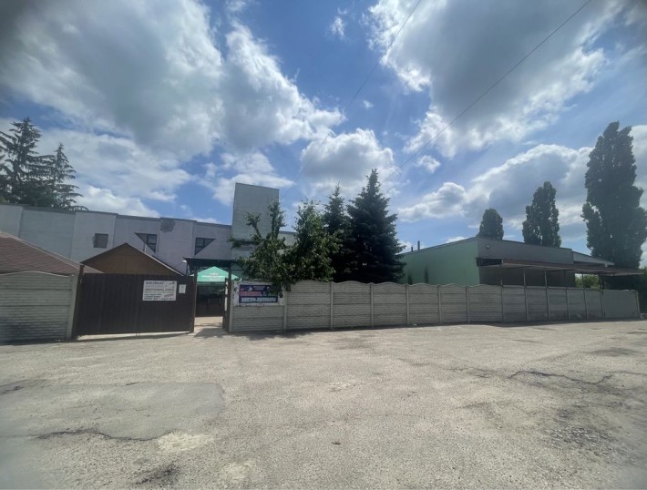 Отдельно стоящее здание 1820 м2 28,6 соток земли Рогань - фото 1