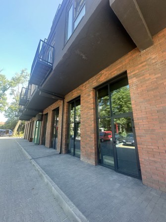 Фасадное угловое помещение, дом сдан, свой дворик/ терраса, Дачная - фото 1