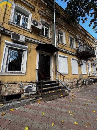 Продам фасадне приміщення в Центрі! - фото 1