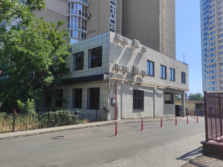 Продам отдельное фасадное здание 585 м2, на Литературной. 8 ст Фонтана - фото 1