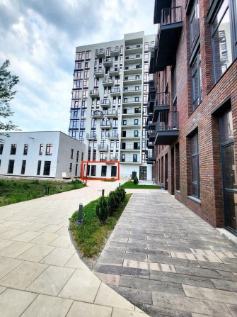 Фасадное помещение в новом заселенном ЖК Пространство на Радостной АШ - фото 1