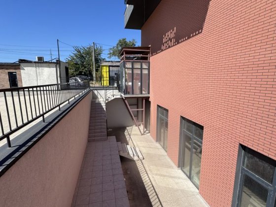 Фасадна комерція 196 м2 вул. Розкидайлівська Одеса