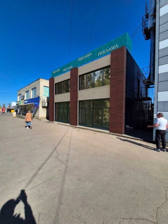 Продам торговое здание, 184 м2, Героев Труда,при выходе из метро - фото 1