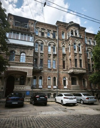 Центр города! Продам мини-отель 190 кв.м. на 5 действующих номеров - фото 1