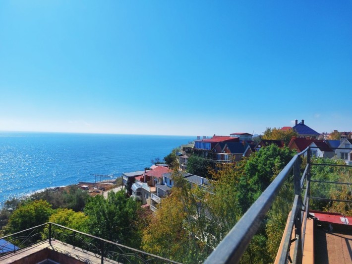 Продажа бизнеса,отель с видом на море,Совиньон,дом на берегу моря. - фото 1