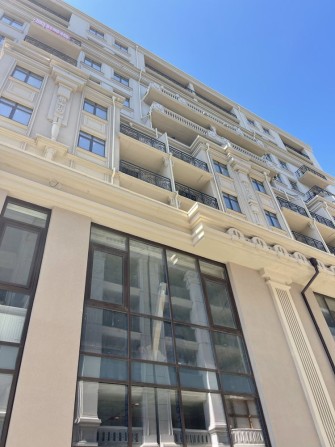 Мульті-комерція. Три окремі входи. Новий клубний будинок. - фото 1