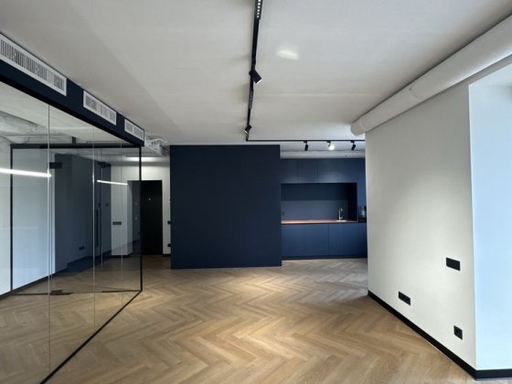 Продаж Стильних офісів та ділянки 4сот Бізнес Рованцы