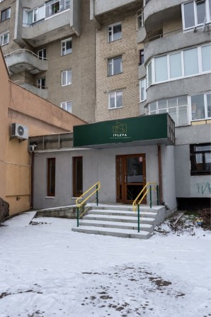 Продаж фасадного комерційного приміщення біля РАЦСу 116 м2 - фото 1