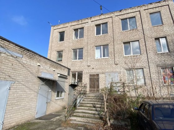 Окрема будівля із зручним підʼїздом Степне