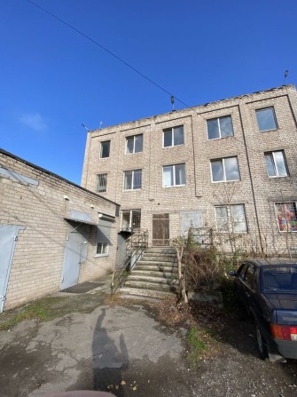 Окрема будівля із зручним підʼїздом - фото 1