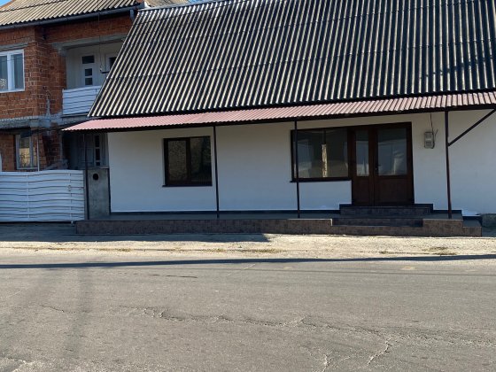 Продається комерційне приміщення магазину. Тячев