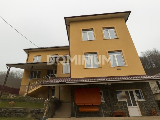 Продається діючий відпочинковий комплекс у с. Пилипець Пилипец