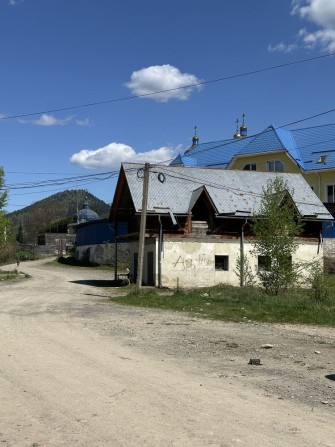 Продаж будівлі під бізнес у центрі Міжгір’я - фото 1