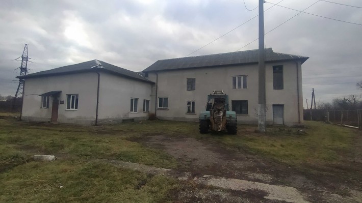 Продаж будівлі в м. Чоп – ідеальна локація для бізнесу або складу! - фото 1