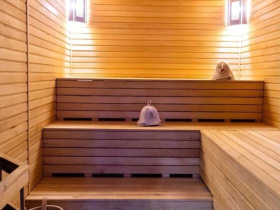 Приміщення комерційного призначення,діючий бізнес,приватизована земля. Рахов