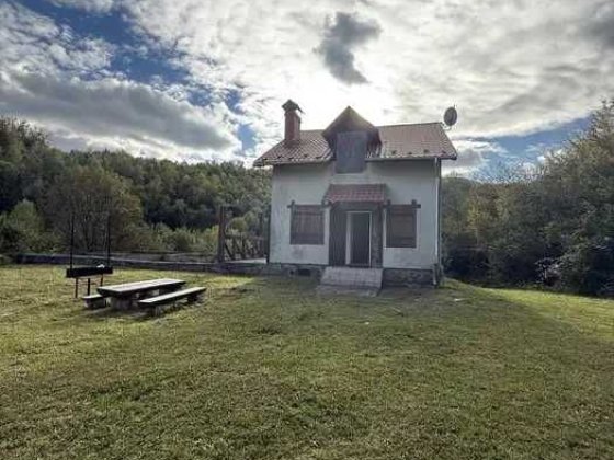 Продається комерційна нерухомість під готель в с. Солочин Солочин