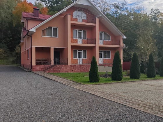 Продаж двох будинків під міні-готелі в Закарпатті (с. Чинадієво) Чинадиево