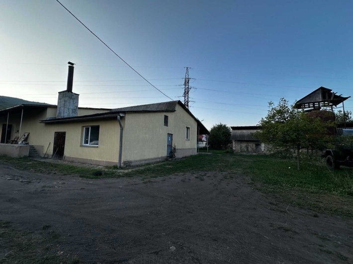 Продаються складські приміщення в с. Великий Бичків - фото 1