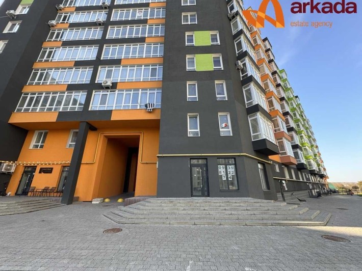 ПРОДАЖ комерційного фасадного приміщення з ремонтом (S) - фото 1