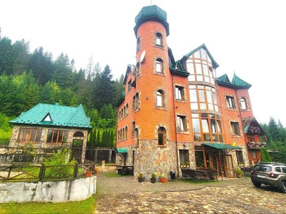 Власний готель на 9 номерів / резиденція в заповідній частині Карпат Татарів