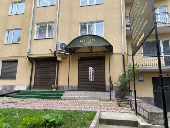 Комерційне приміщення в Богородчанах попри дорогу. Богородчани