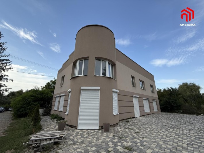 Продаж нежитлової будівлі 350 кв.м. з фасадним входом - фото 1