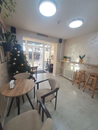 Фасадне приміщення з крутим трафіком - фото 1