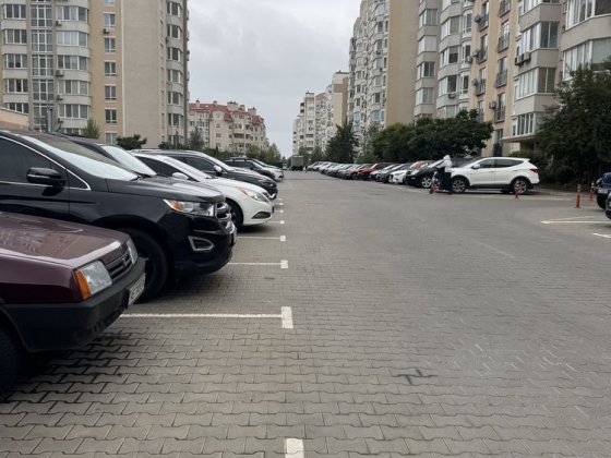 Петрівський квартал продаж фасадного приміщення 200 квм Святопетрівське