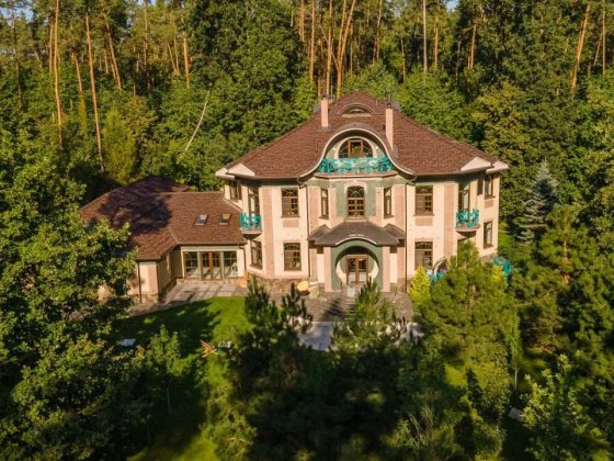 Ворзель Окрема  Будівля Ворзель