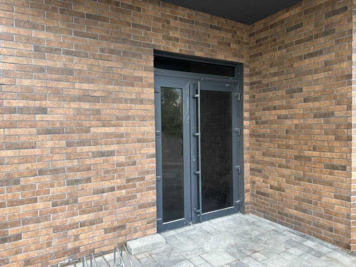 Продаж фасадного приміщення під комерцію 200м2. Окремий вхід. ID:756 - фото 1