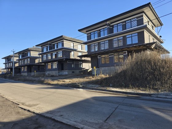 Будівля 300 м2 і більше 150 м Новообухівська траса Сільпо  с. Лісники Лесники