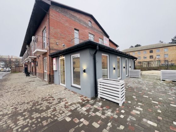 Продам кафе з меблями та терасою Узин