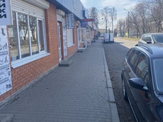 Магазин біля ринку Узин