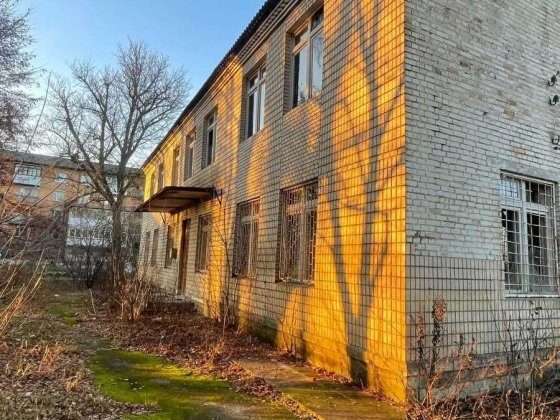 Офісне приміщення  площею 400 м² на  ділянці 30 соток в с. Плесецьке Плесецьке