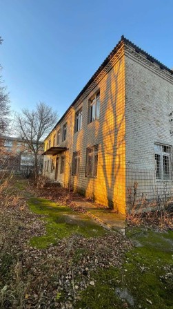 Офісне приміщення  площею 400 м² на  ділянці 30 соток в с. Плесецьке - фото 1