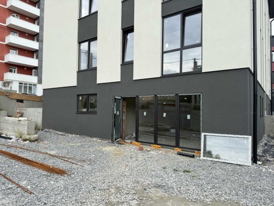 Фасадне приміщення в клубному будинку Винники